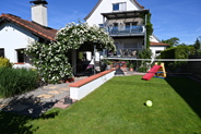 Unser Garten und Haus von hinten